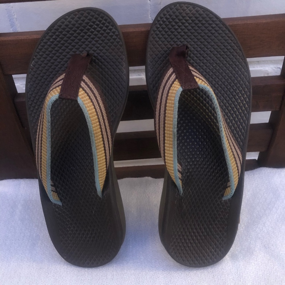 Chaco Lowdown Flip Flops (size 6)